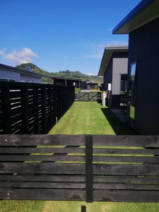 Purangi Beachhouse - 2 Bedroom Cooks Beach Exterior foto